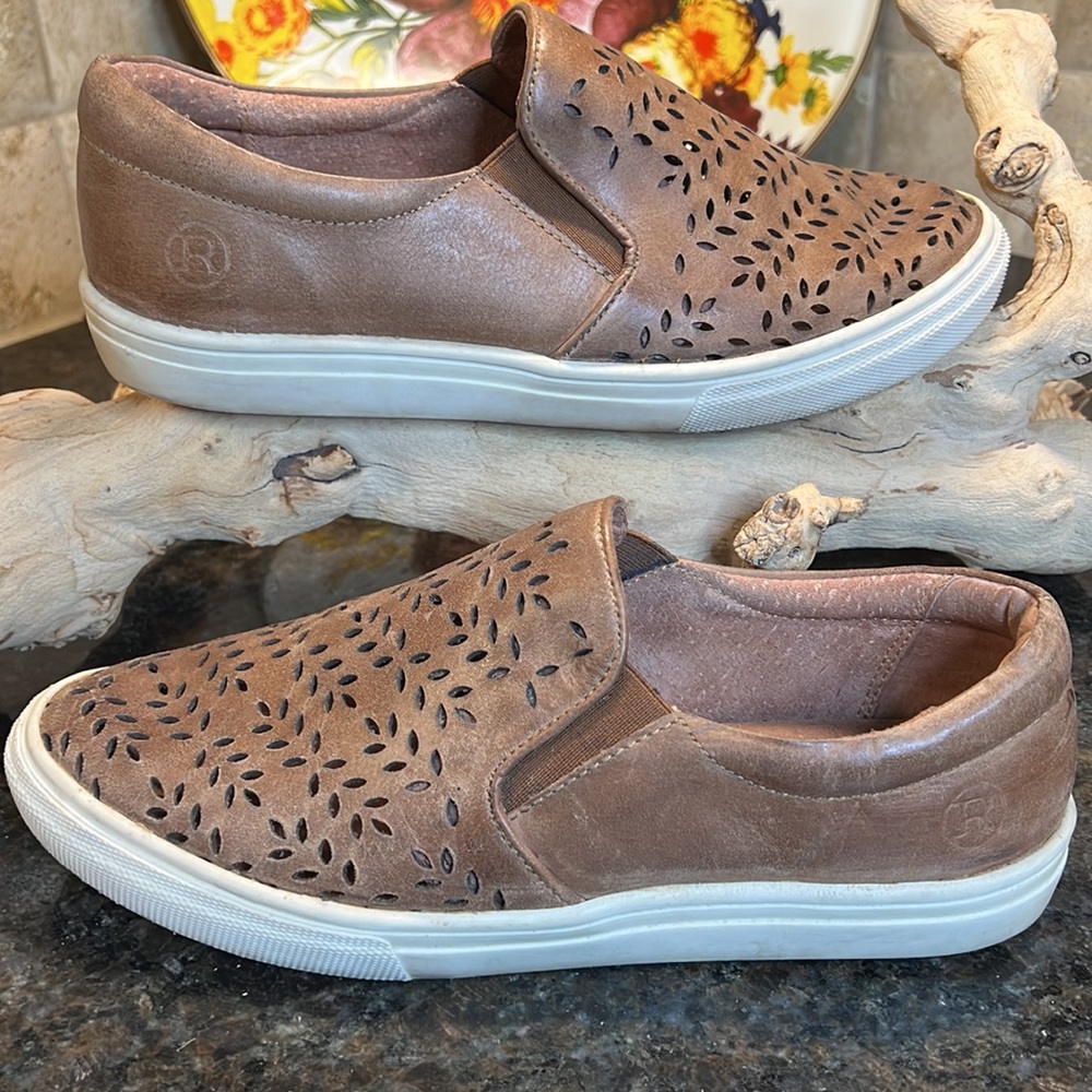 Roper woman’s cut out leather loafer